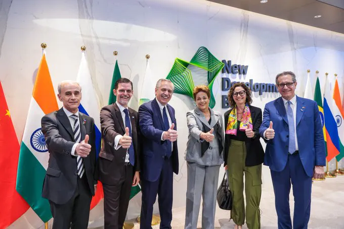 Alberto Fernández con Dilma Roussef en el Nuevo Banco de Desarrollo de los Brics (Twitter Alberto Fernández)
