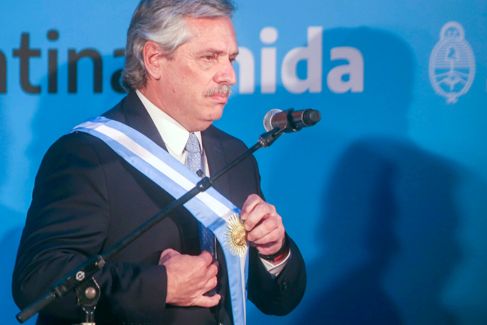 Alberto Fernandez banda presidencial