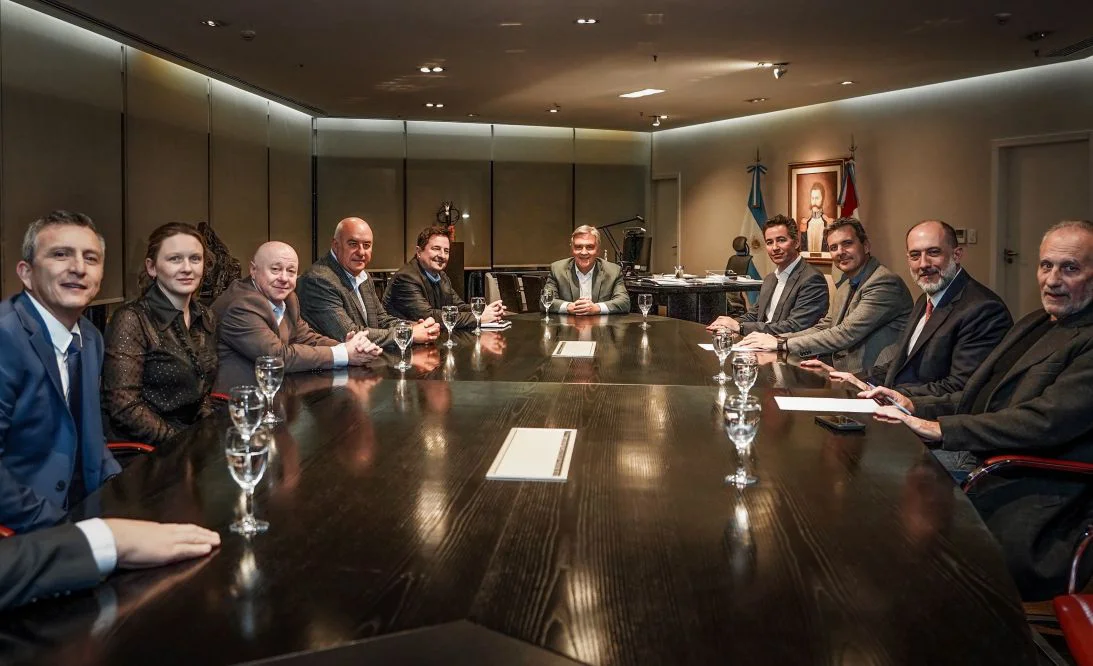 Llaryora con la UIC