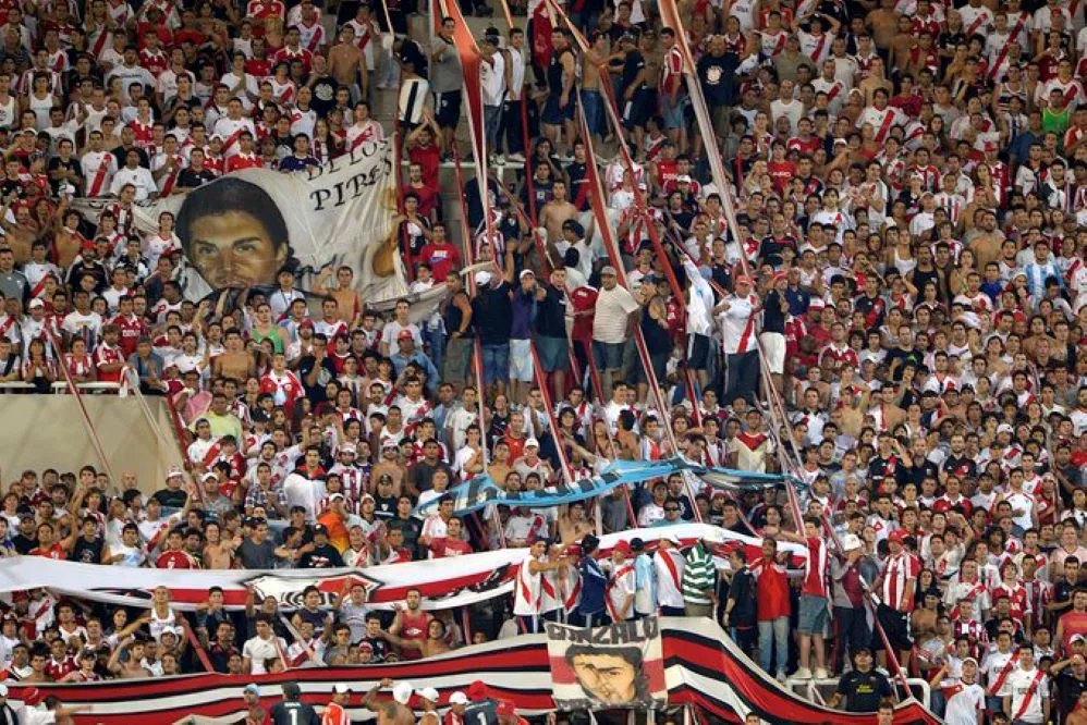 tribuna repleta by gentileza