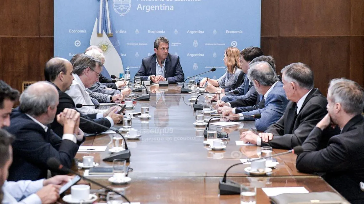 Equipo Económico de Massa by Télam