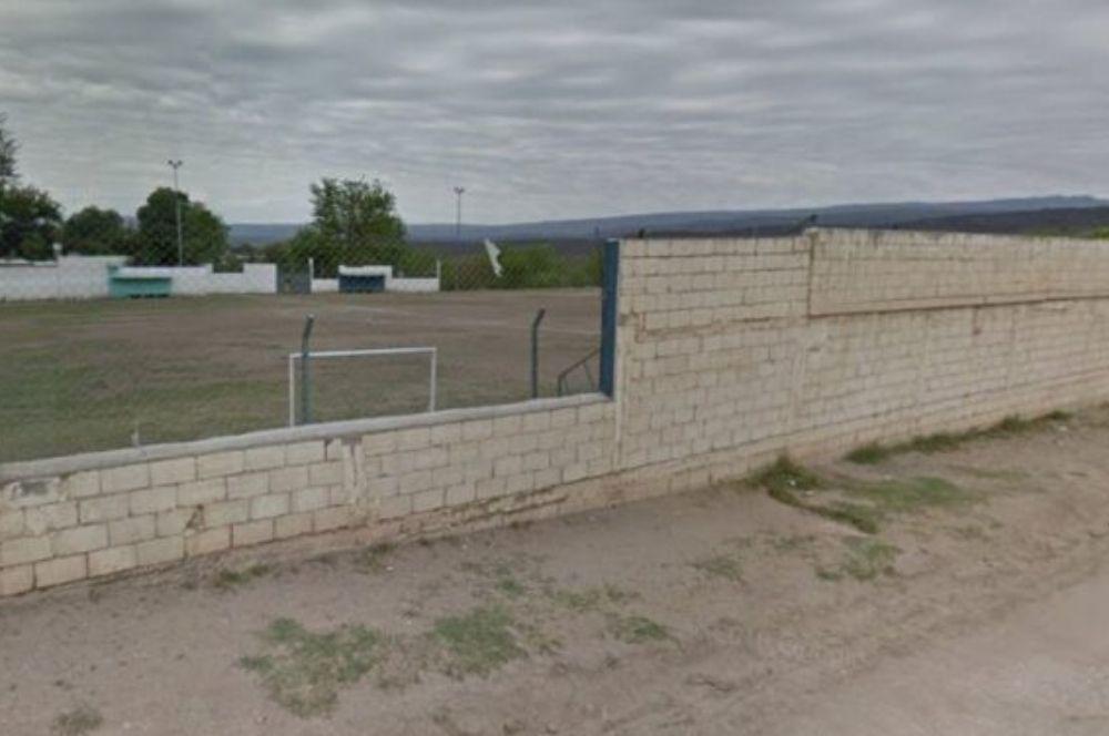 Cancha de futbol vacía Carlos Paz Vivo