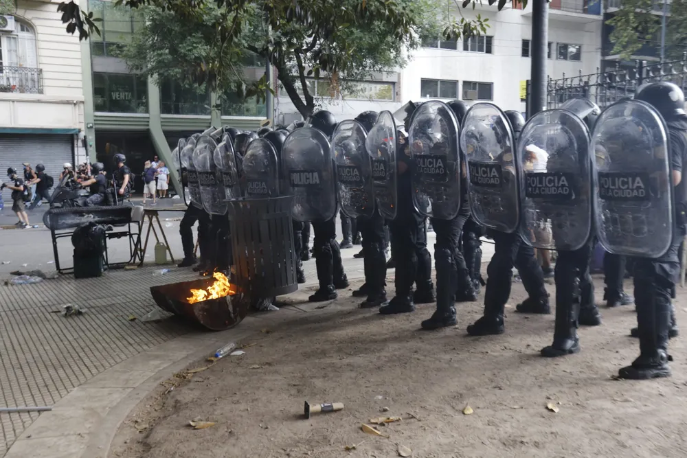 represión by na