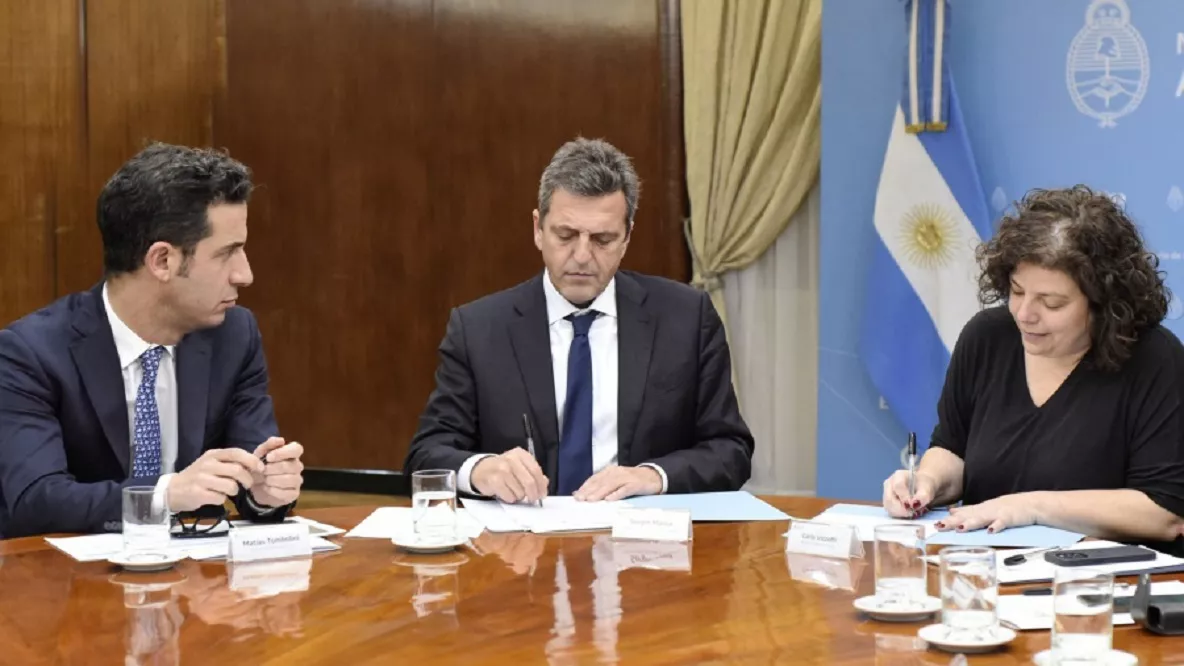 firma acuerdo con industriafarmaceutica