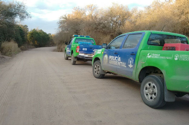 cazadores furtivos policía ambiental