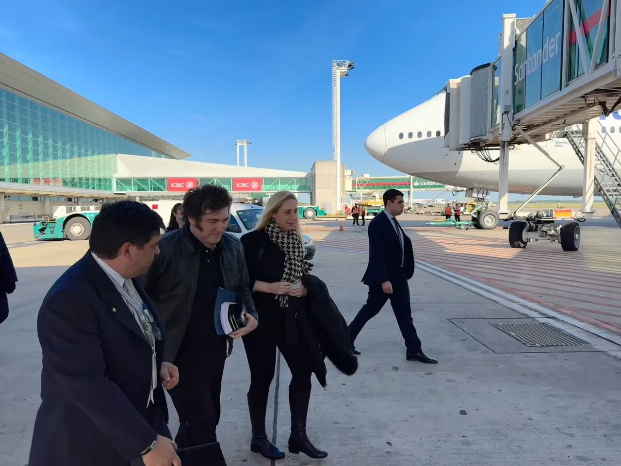 Milei viaja a Suiza