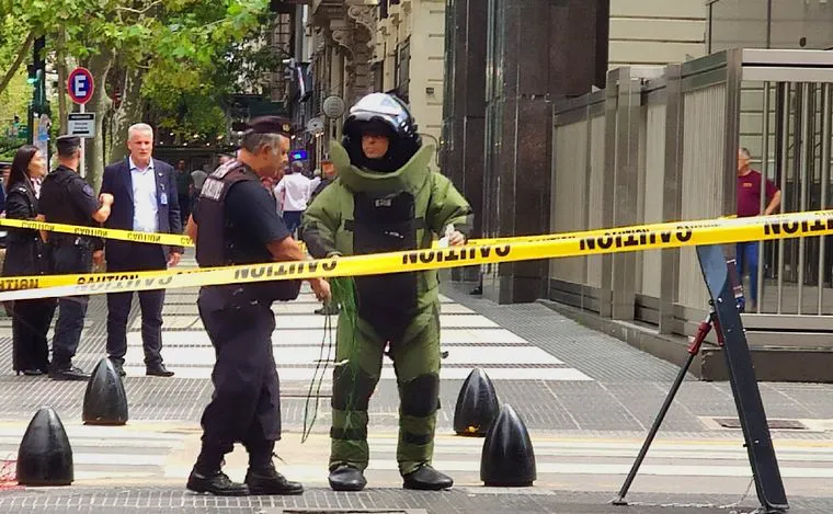 Amenaza de bomba en Arg