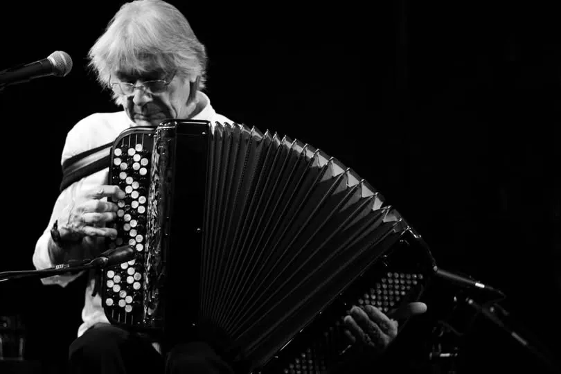 Falleció el acordeonista Raúl Barboza, quien llevó el sonido del chamamé por el mundo thumbnail