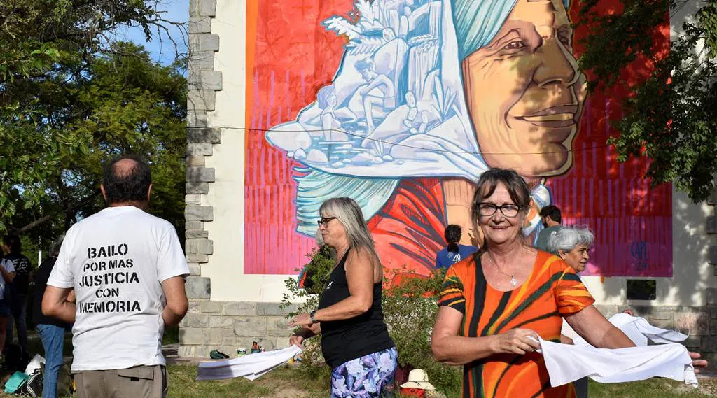 Reparación de murales en Ciudad Universitaria (Alfilo) 1