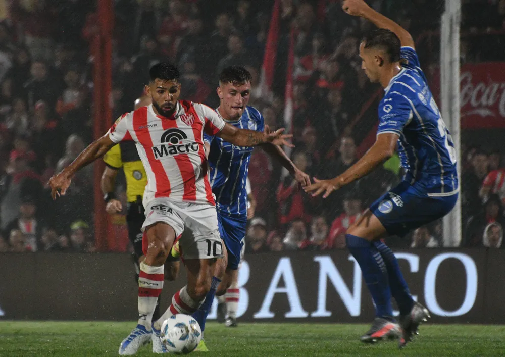 Instituto vs Godoy Cruz by telam
