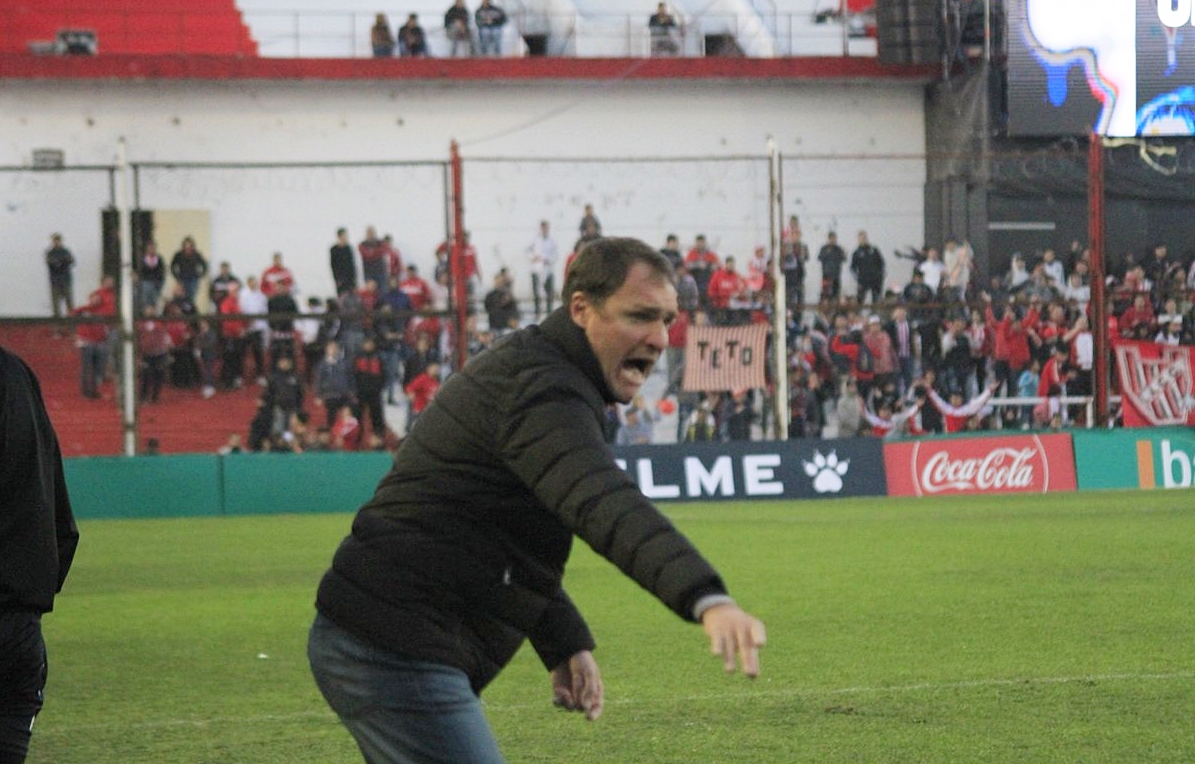 Franco pone línea de cuatro en defensa ante Temperley