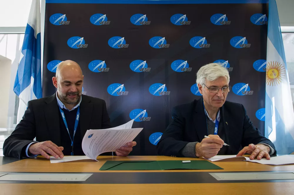 Firma de VENG con ReOrbit (Twitter VENG)