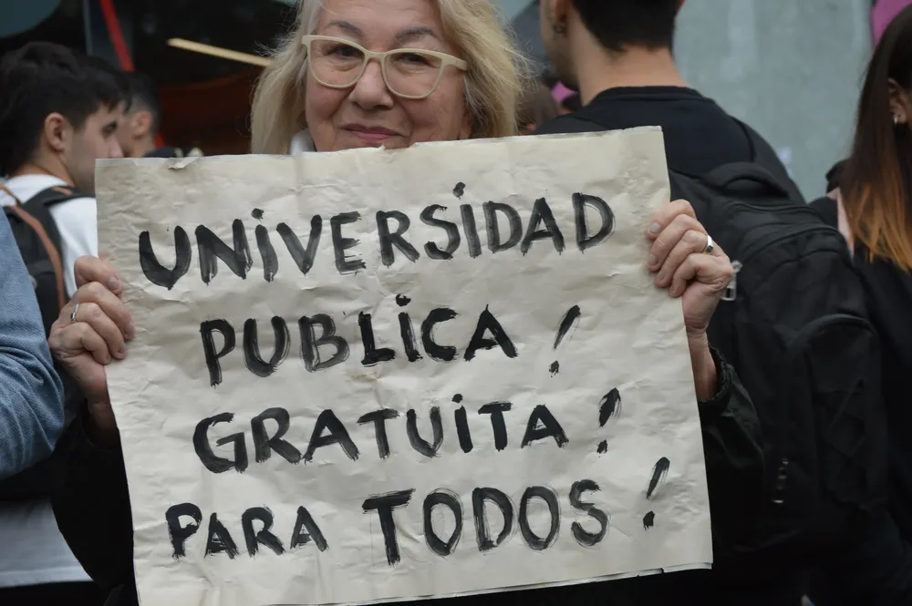 MARCHA universitaria by Miriam Campos LNM