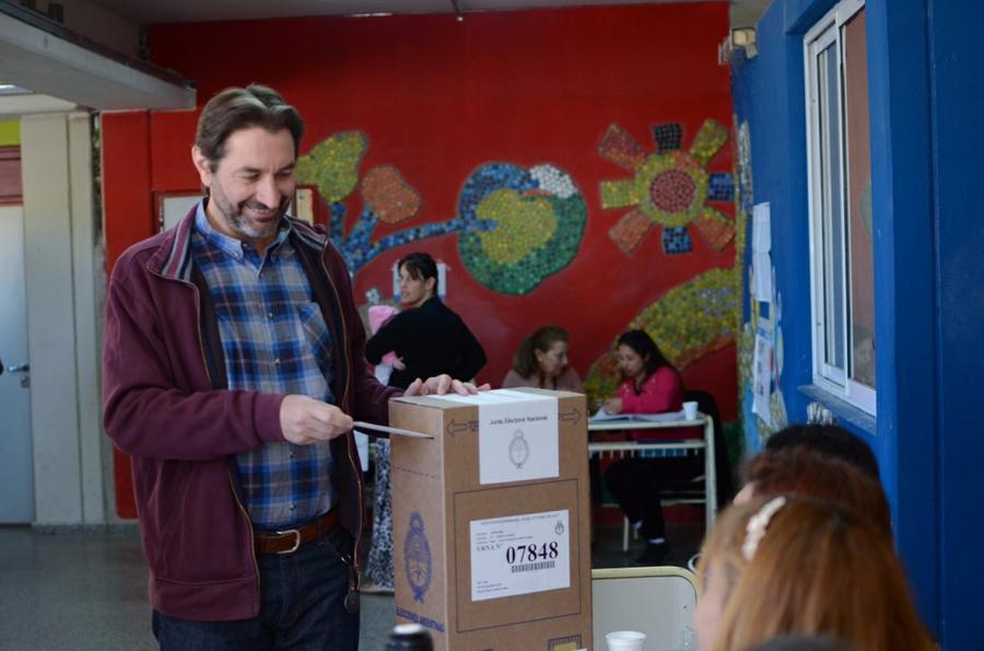 Pablo Carro votando