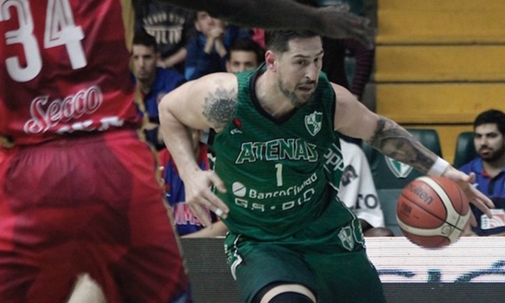 Atenas mostró una sólida imagen y derrotó a Quimsa