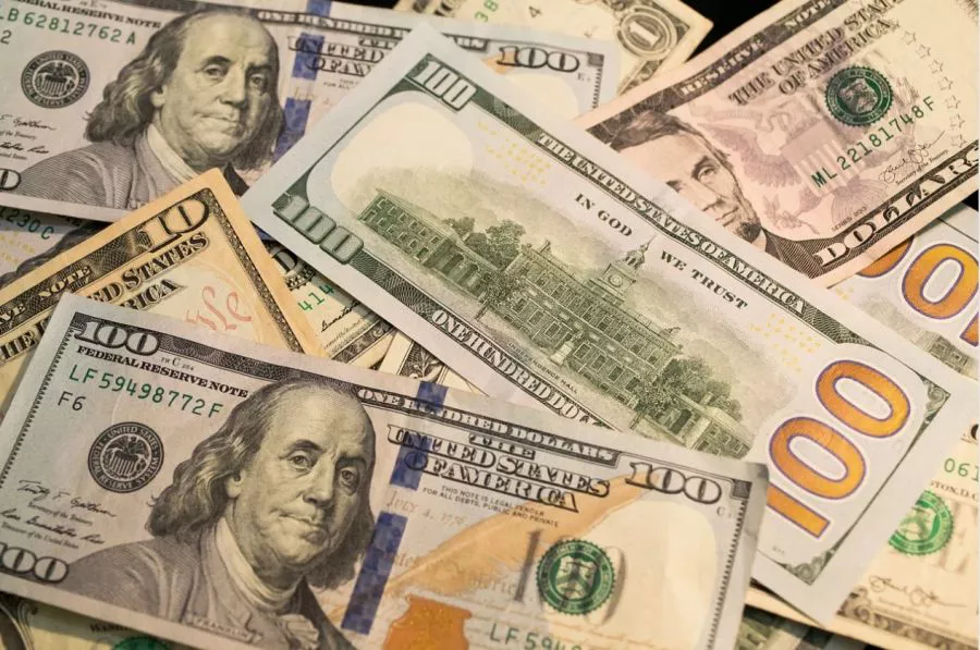 Tras el apoyo de EE.UU. y la eliminación temporaria de retenciones el dólar oficial cerró en $1.430 thumbnail