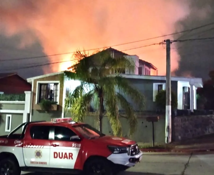 Incendio barrio Quebrada de las Rosas by gentileza