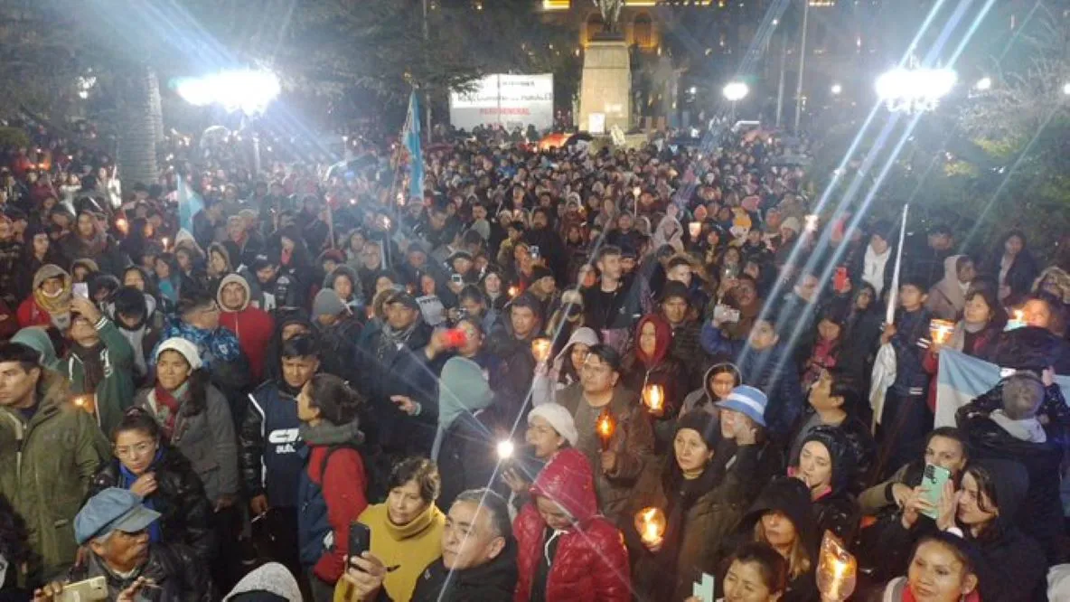Antorchas marcha Jujuy Per.deIzq
