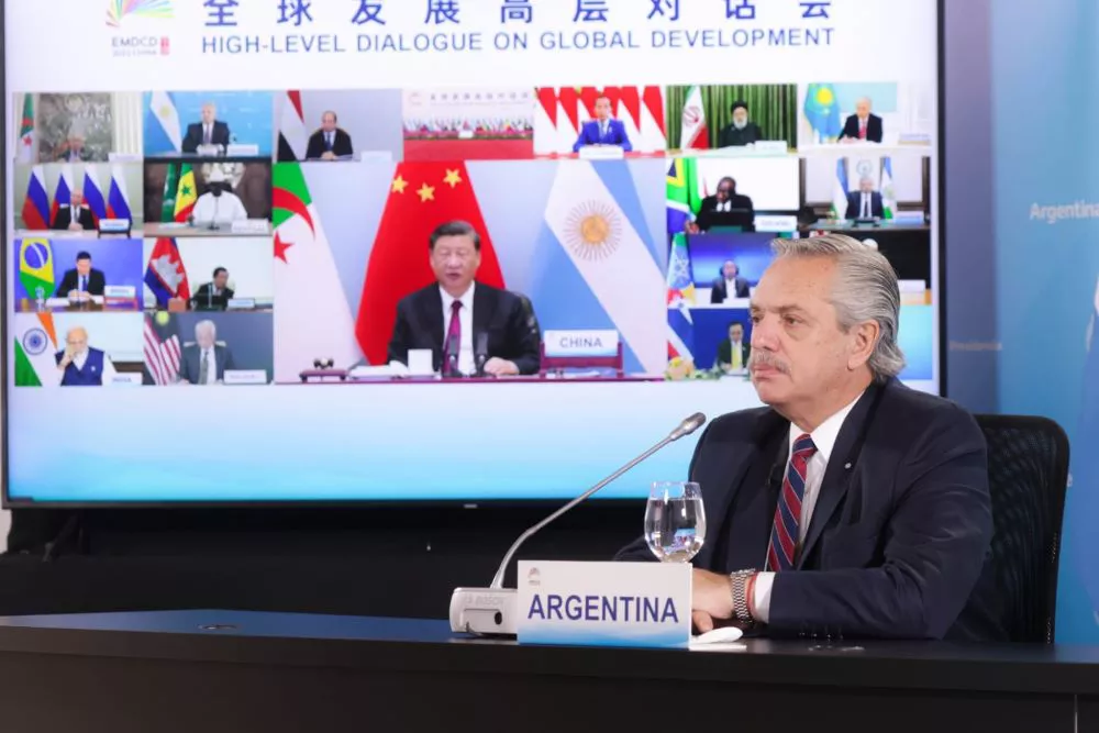 alberto en los brics by gentileza