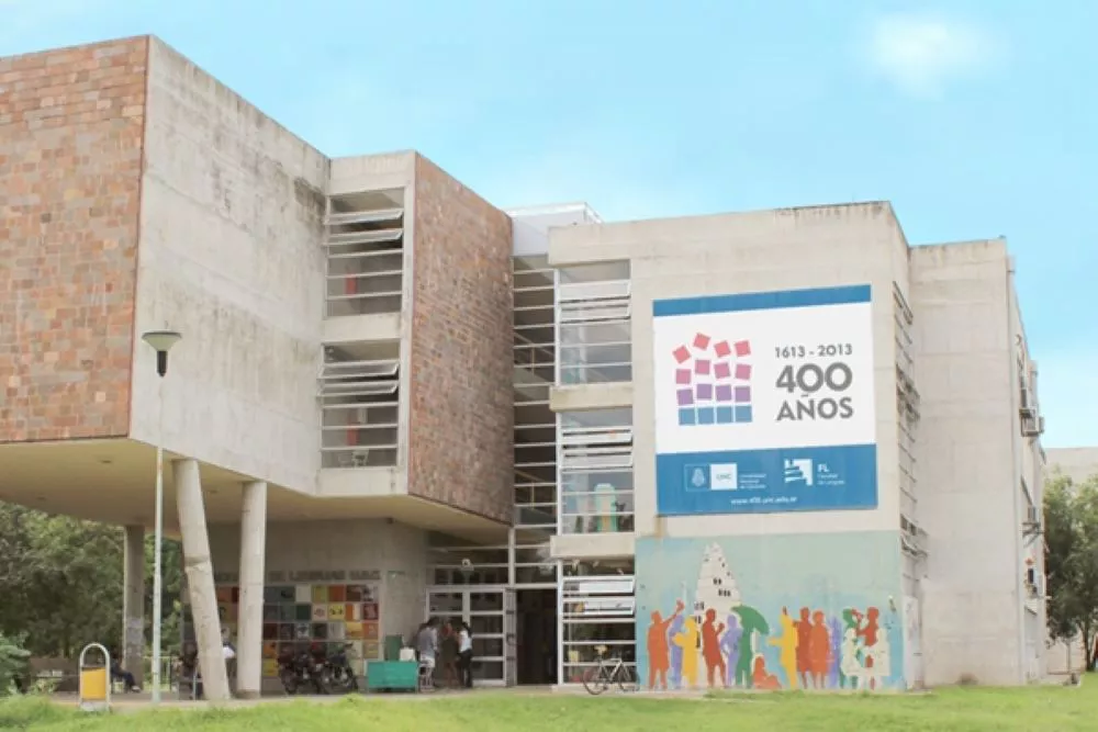Facultad Lenguas UNC BY cBA24n