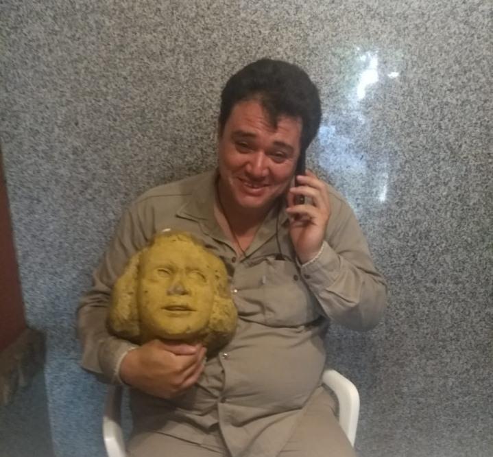 portero halló cabeza Ana Frank by gentileza