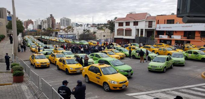 taxistas protesta contra uber by Radio mitre