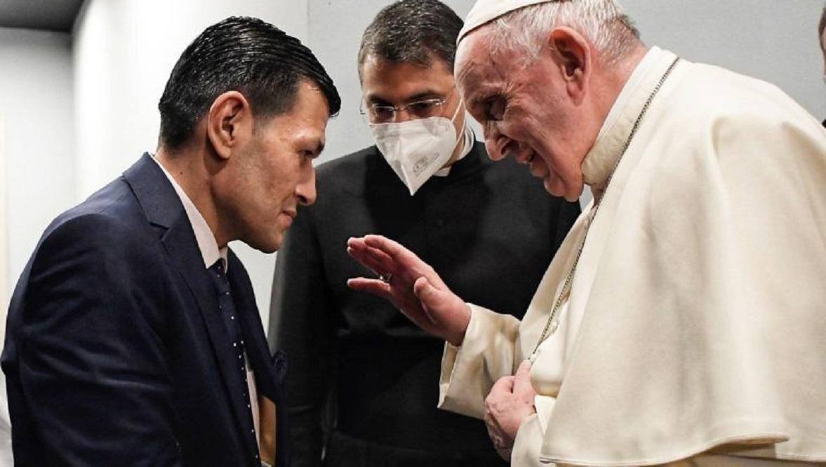 El-papa-encontro-al-padre-de-Alan-Kurdi-el-nino-sirio-ahogado-en-el-Mar-Egeo_58039995