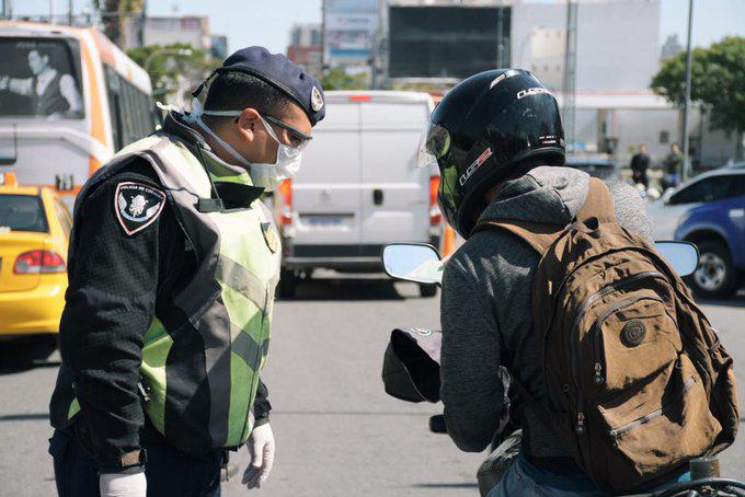 Policía detenidos cuarentena by @PoliciaCbaOf