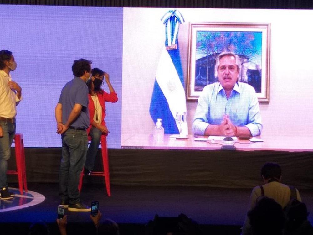 Alberto Fernández felicita a Llamosas