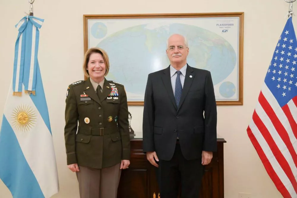Taiana y generala de EEUU by @JorgeTaiana