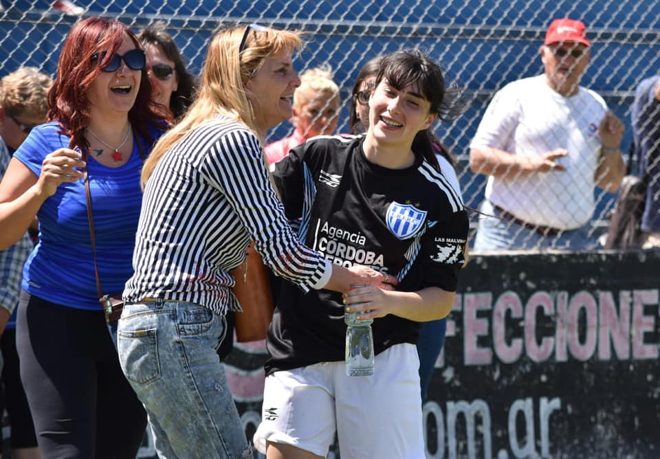 Berardo junto a su mamá en uno de los partidos de la clasificación Foto Facebook Berardo