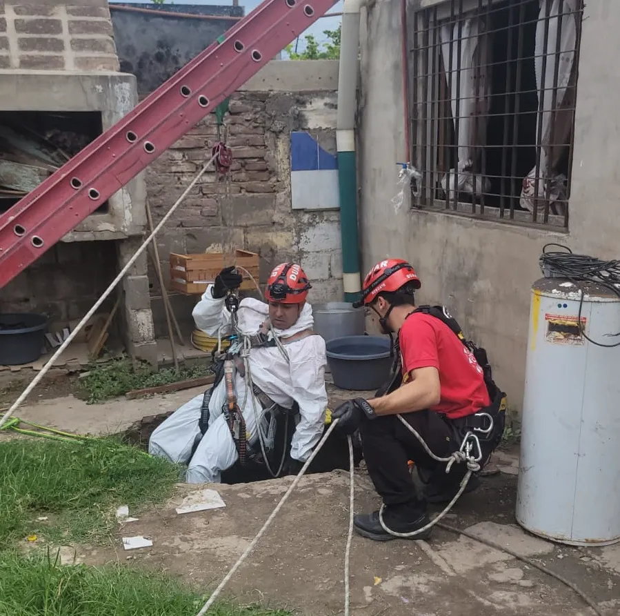 policía pozo negro