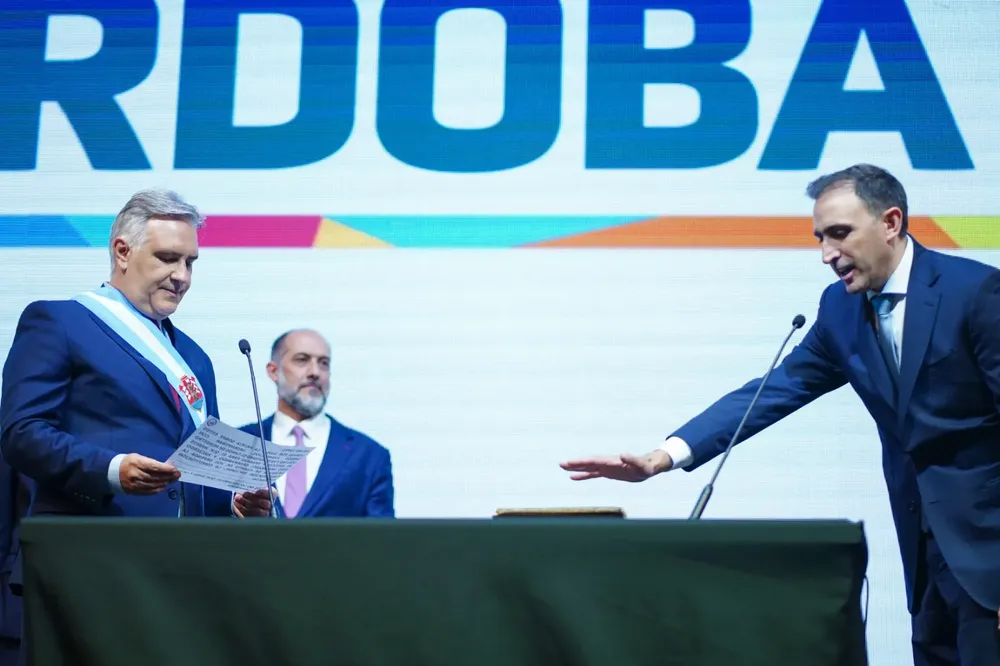 Llaryora toma juramento a su gabinete 5
