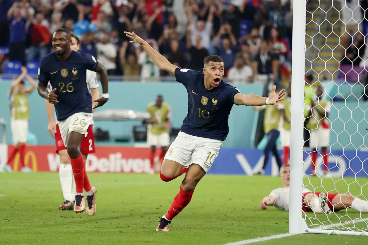 Francia le ganó a Dinamarca y se clasificó a octavos en Qatar
