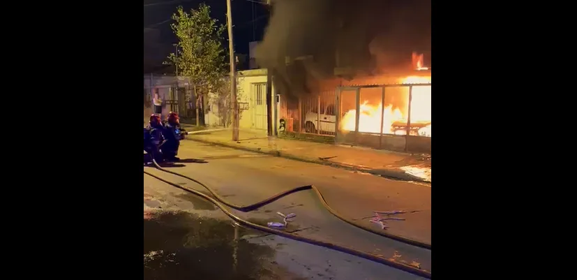 Incendio de una cochera en Alto Alberdi (captura) 1