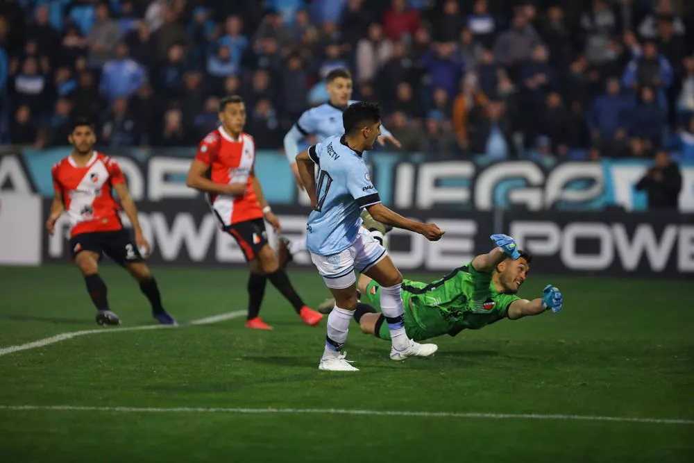Fiestón en Alberdi: Belgrano ganó y no cede terreno en el campeonato