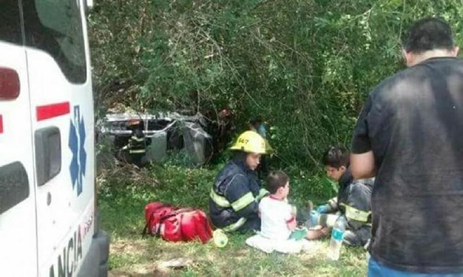 bomberos con niño santa rosa