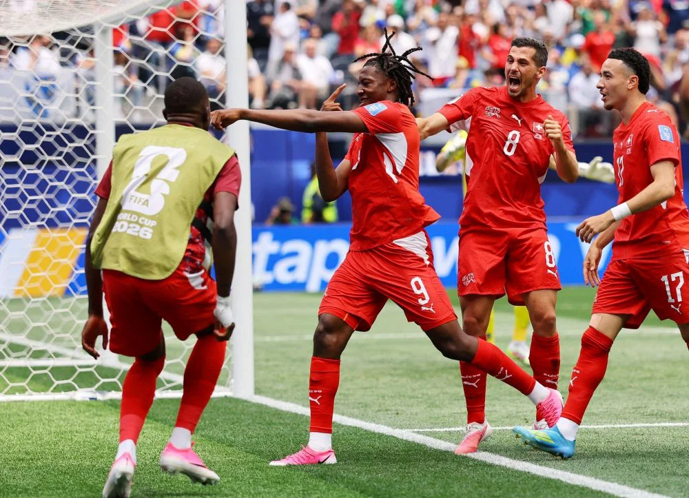 Suiza festeja ante Bosnia @Jorge_BarriL