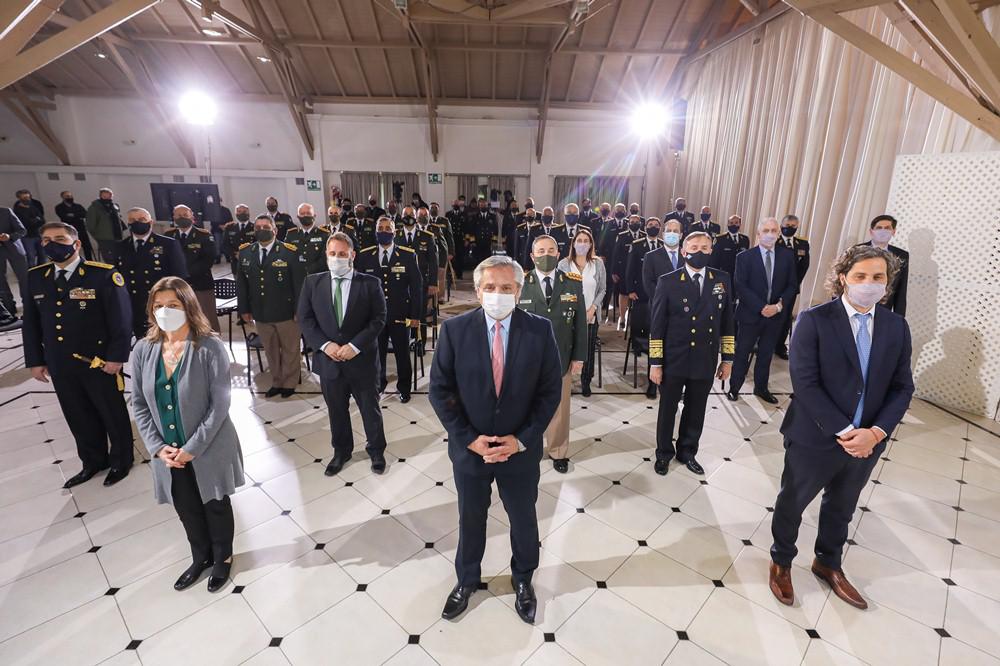 Alberto ascensos fuerzas de seguridad by Télam