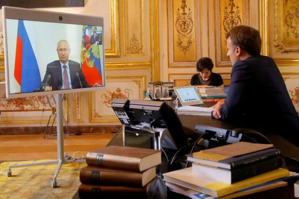 Macron Putin by The Pollitical