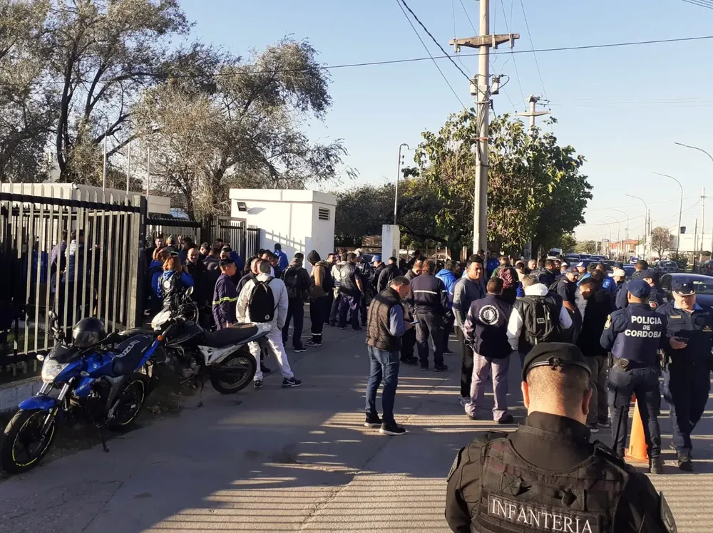 Reclamo por despidos injustificados en la fábrica Weg (UOM) 2