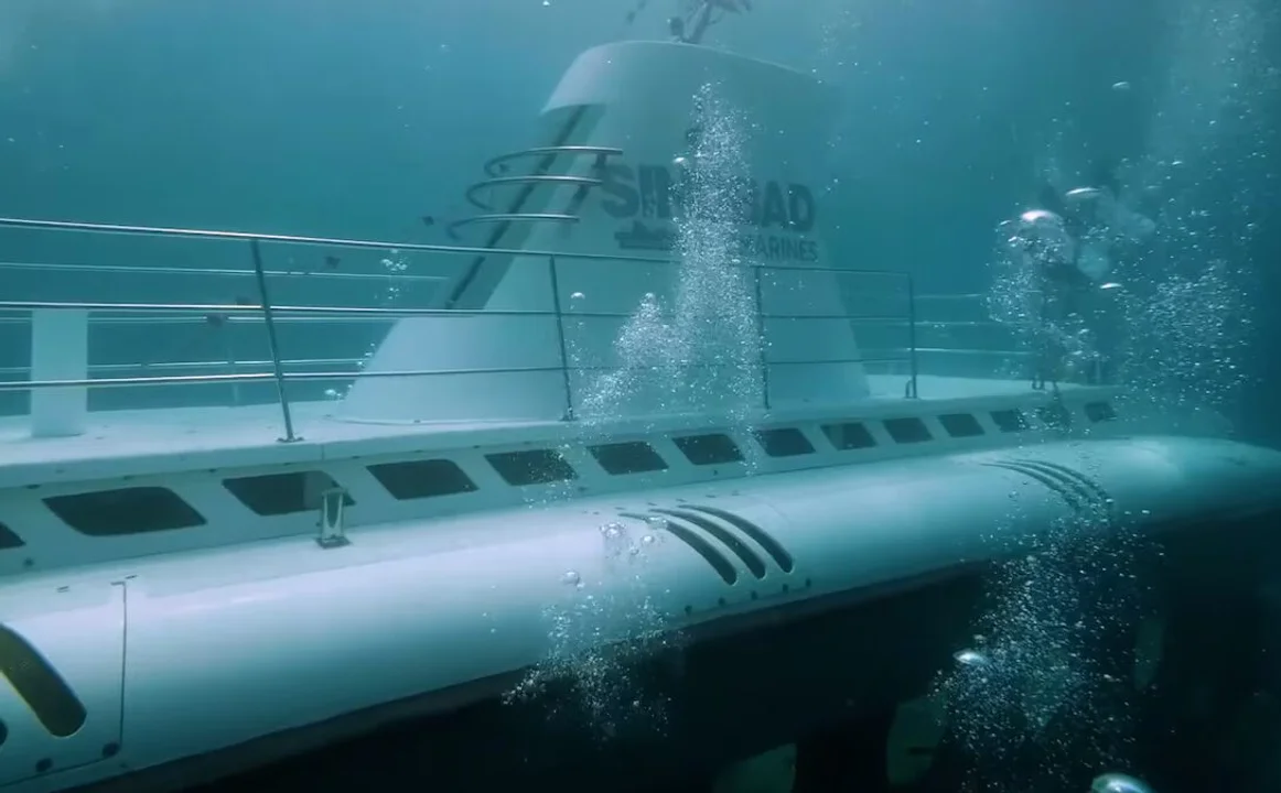 Submarino turístico hundido by gentileza