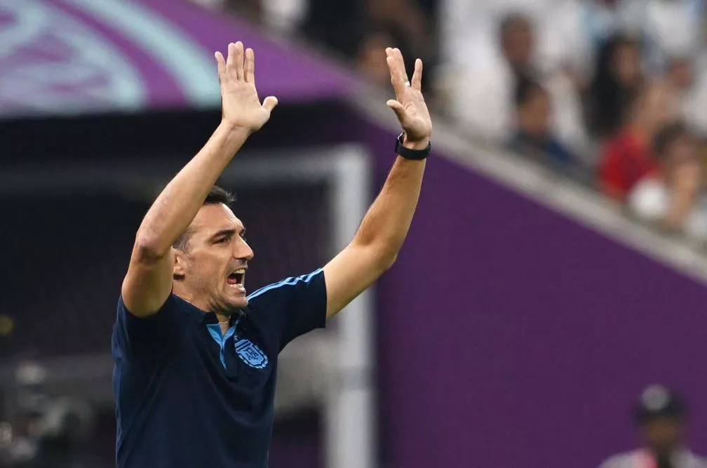 Scaloni b y Telam