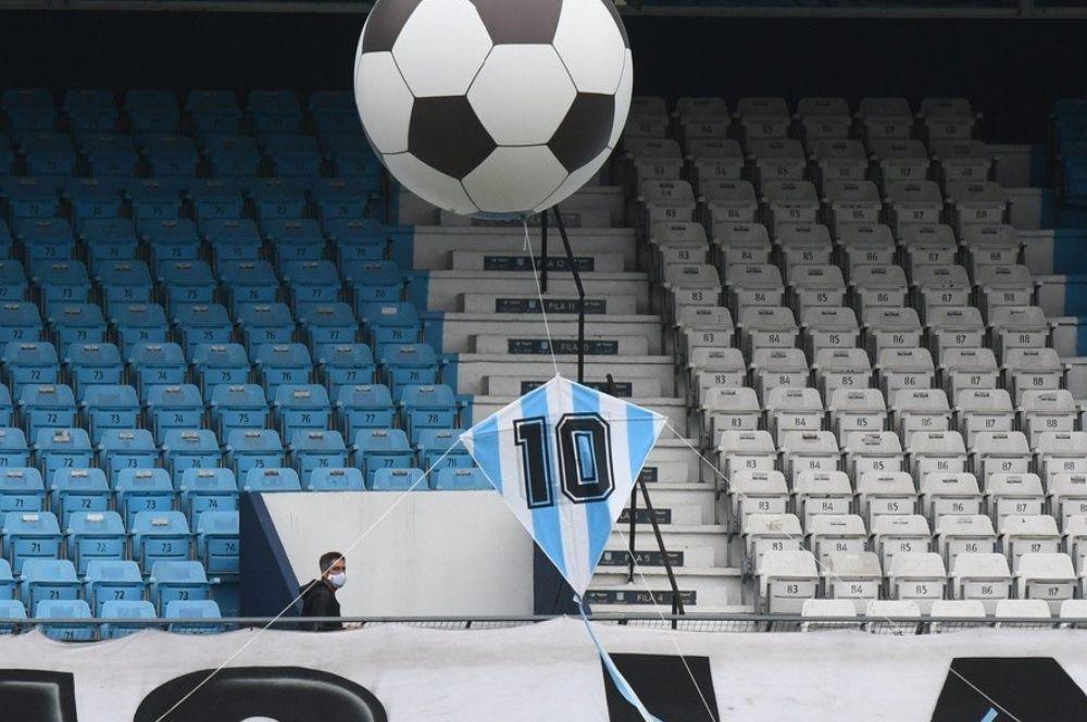 Barrilete homenaje a Maradona en la cancha de Racing