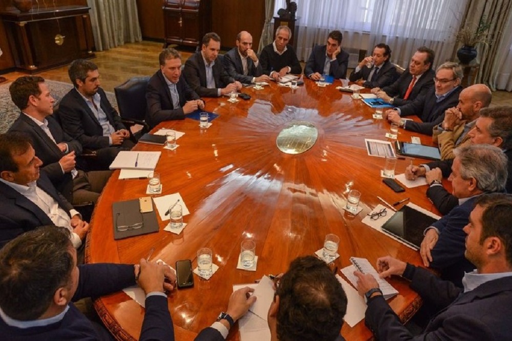 reunión dujovne gabinete económico by Ministerio de Hacienda
