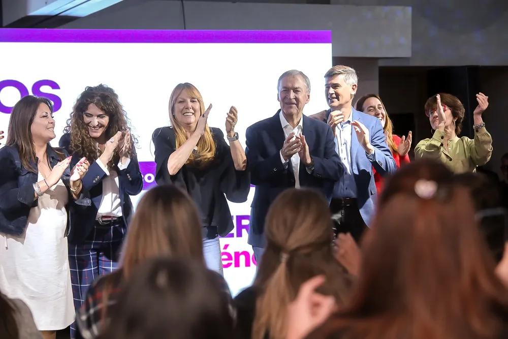 schiaretti con mujeres Hacemos por nuestro país (1)