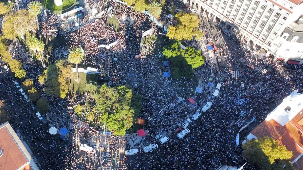 Plaza de Mayo Universitarios @ManesF