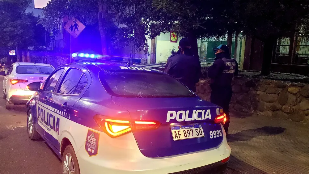Policía en el IPET 219 Nicolás Copérnico (Leo Guevara)