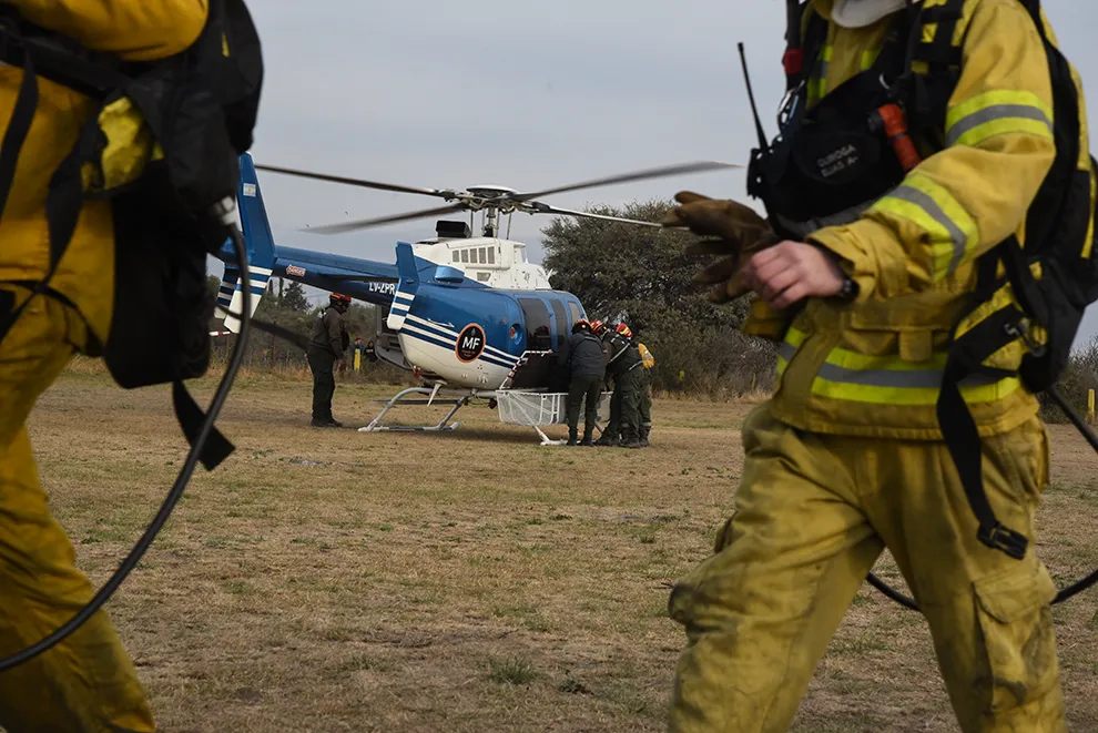 Helicóptero para combatir incendio en el uritorco (Gobierno de Cordoba)