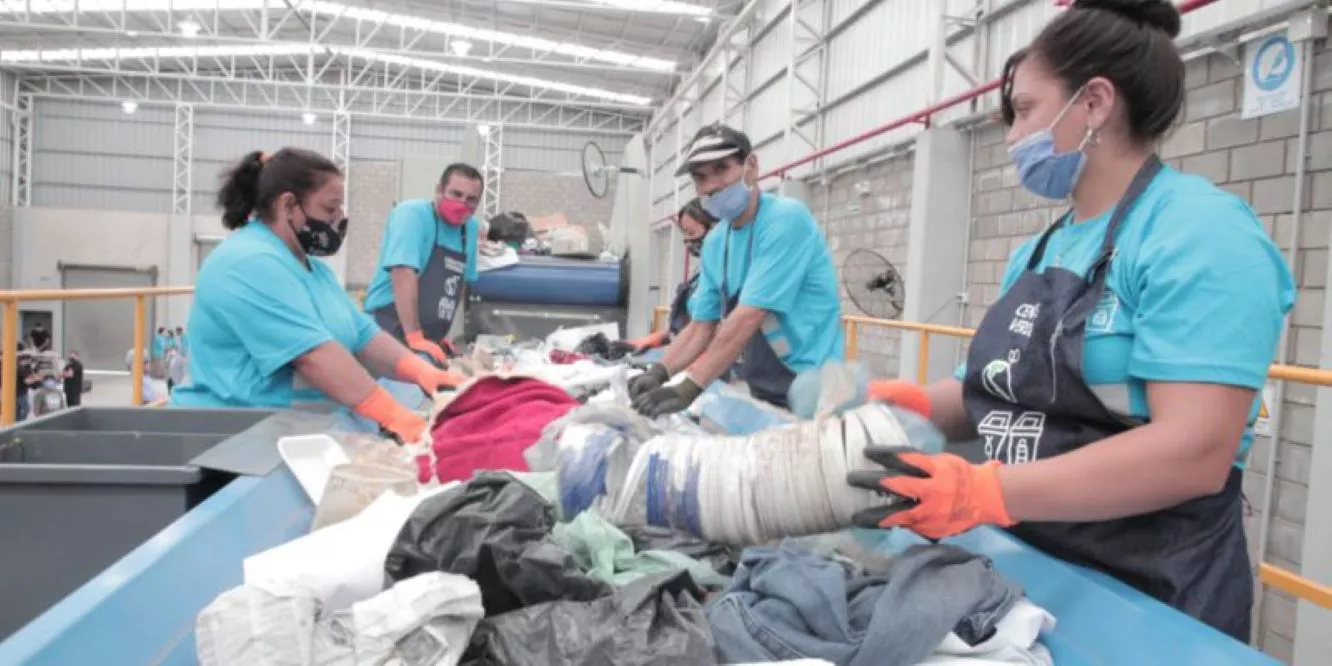Acopio de residuos secos by Municip. Cba.